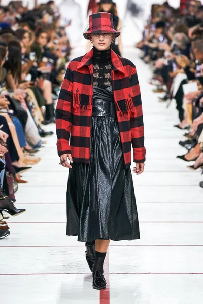 Look 19